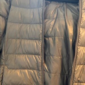 Uniqlo Metallic Gray Puffer Jacketwith hood.